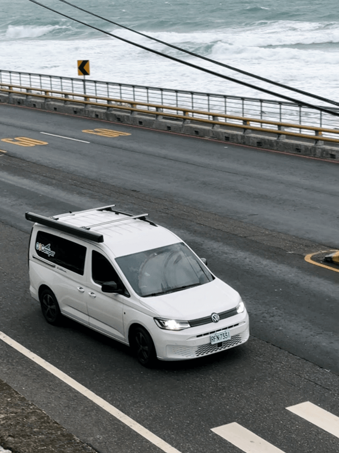 03camper-caddy-coastal-road