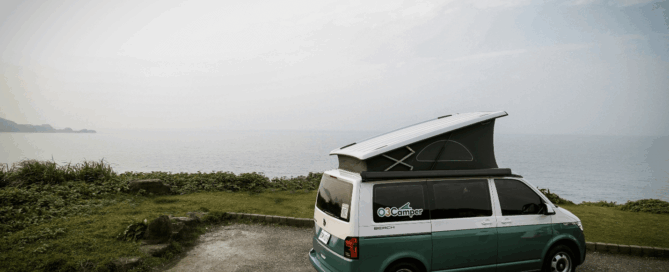 元三露營車 Volkswagen California 停靠於海岸邊